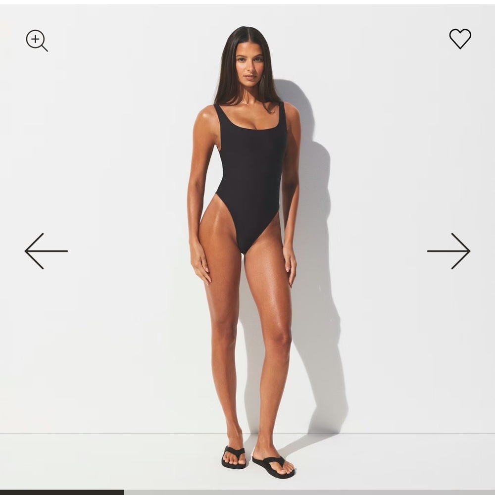 Skims SCOOP NECK ONE PIECE